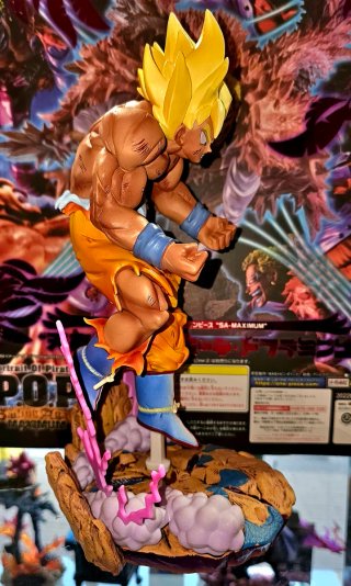Goku Super Saiyan Figure 27cm