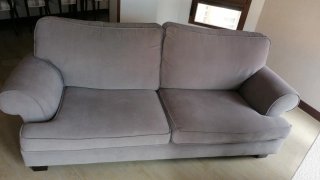 Sofá de tela gris
