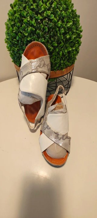 Sandalias mujer blanco y plateado
