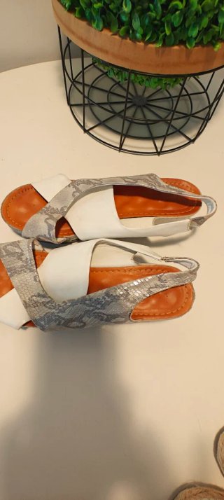 Sandalias mujer blanco y plateado
