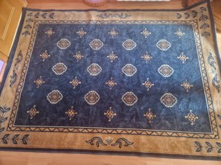 Alfombra azul y marrón de tela