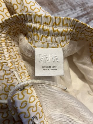 Bañador Zara estampado blanco y amarillo