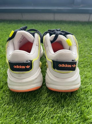 Zapatillas Adidas Blancas y Amarillas