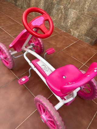Coche a pedales Hello Kitty rosa