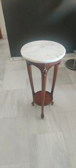 Mesita auxiliar redonda mármol y madera