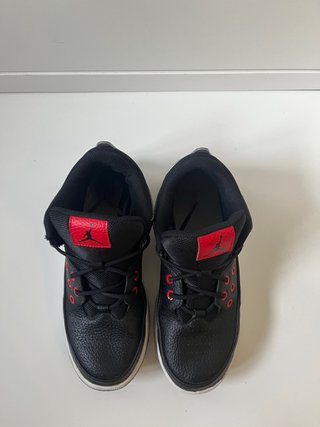 Zapatillas Jordan Max Aura 5 Negras Rojas