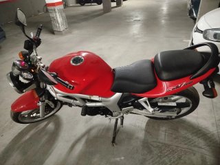 Suzuki 650SV Naked Roja 2001