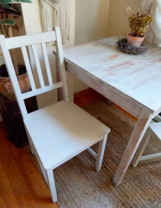 Conjunto mesa y 2 sillas de madera