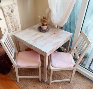 Conjunto mesa y 2 sillas de madera