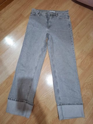 Pantalón vaquero gris ancho