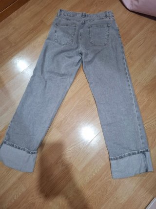 Pantalón vaquero gris ancho
