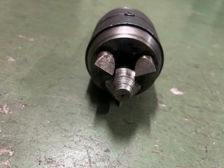 Trascinatore frontale per tornio