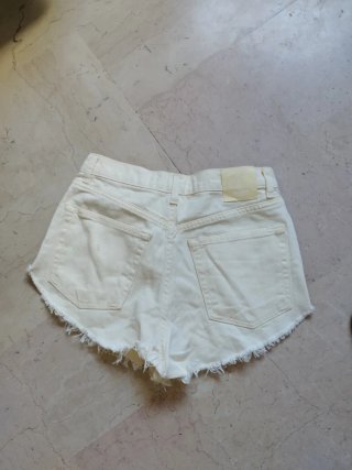 Pantaloncini jeans beige corti