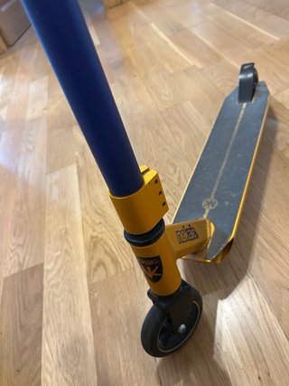 Patín Nokaic Azul y Dorado (Talla 10 años aprox)