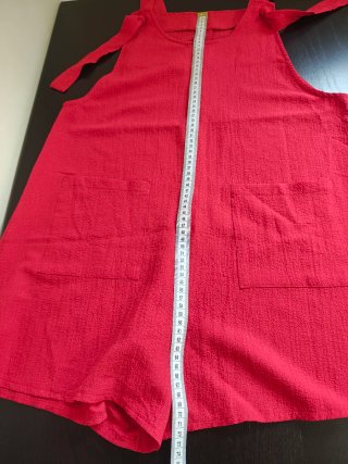 Mono rojo con bolsillos