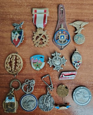 Lote Insignias Militares Extranjeras Varias