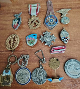 Lote Insignias Militares Extranjeras Varias