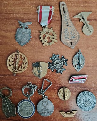 Lote Insignias Militares Extranjeras Varias