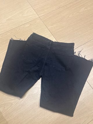 Pantalón vaquero negro desgastado