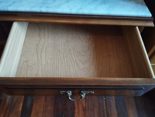 Cómoda de madera + espejo ovalado. Urge vender!!