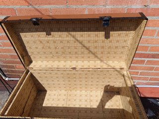 Baúl antiguo madera y metal para restaurar