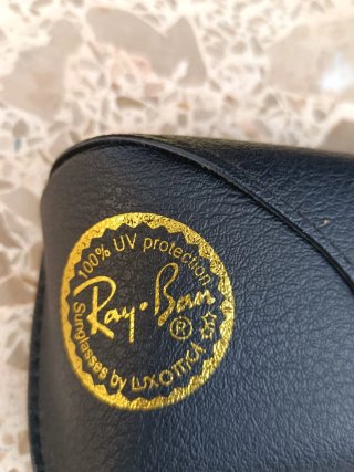 Gafas Ray-Ban Funda Negra y Dorada