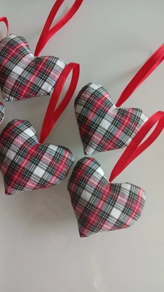 Decorazioni Natalizie Tartan 5 cuori da appendere