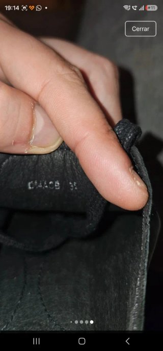 Zapatos Geox Negros con Detalles Dorados