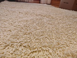 Alfombra beige pelo largo algodón