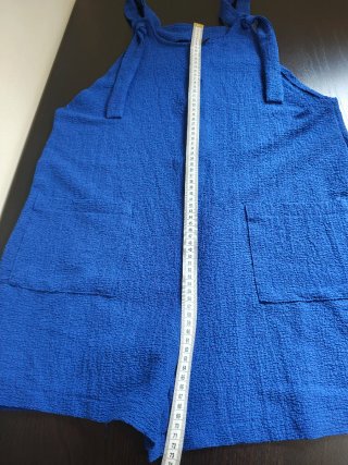 Mono azul con bolsillos