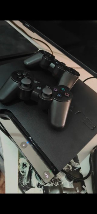 Consola PS3 + 2 Mandos