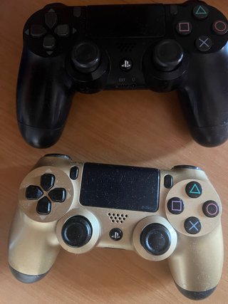 Mando PS4 Negro y Dorado
