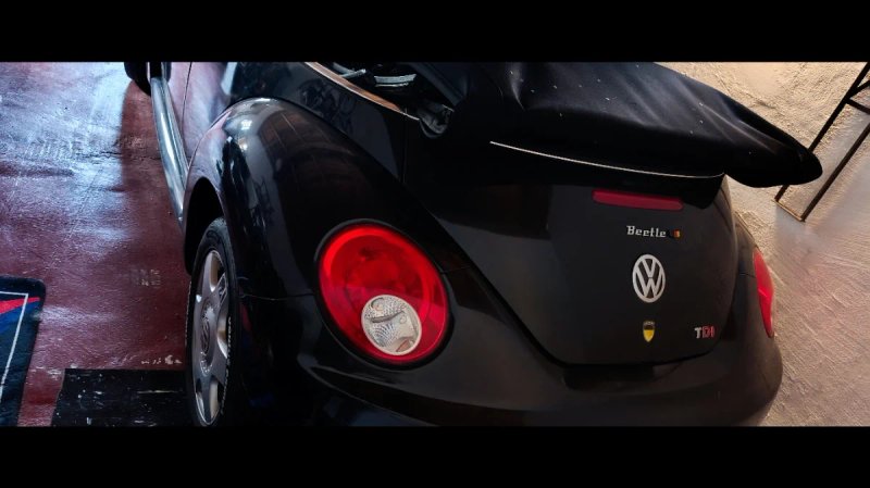 Volkswagen Beetle 2006 - foto 1