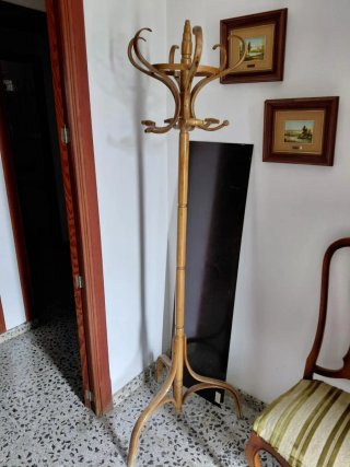 Perchero de pie curvo madera antiguo