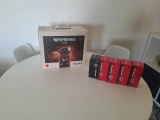 Cafetera Nespresso Krups Inissia + 5 cajas cápsula