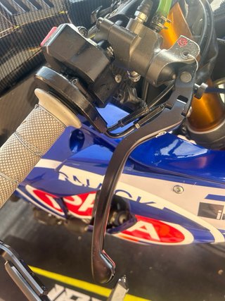 Yamaha R1 RN49 Circuito