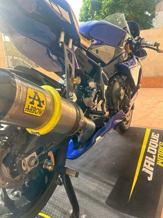 Yamaha R1 RN49 Circuito