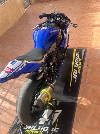 Yamaha R1 RN49 Circuito