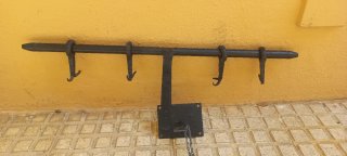 CERROJO ANTIGUO CON SU CERRADURA, LLAVE Y SOPORTES