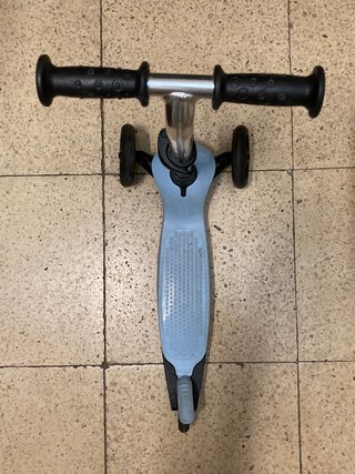 Patinete infantil Decathlon marca Oxelo 3 ruedas