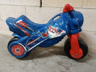 Moto correpasillos Spiderman