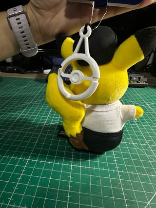 Peluche Pikachu Piloto NRT Pokémon