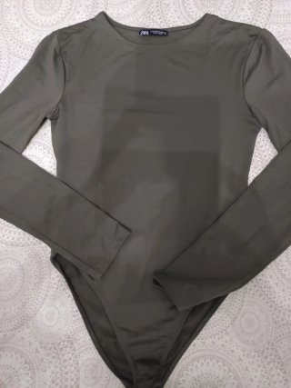 Body Zara manga larga verde caqui