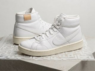 Zapatillas Nike Blancas y Beige