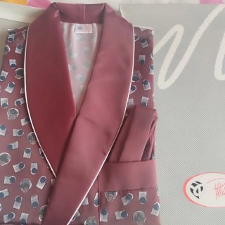 Bata de satén nueva para caballero granate