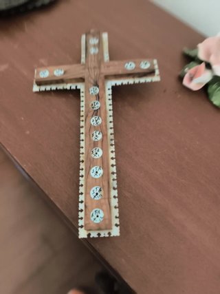 Crucifijo de madera de olivo de Belén