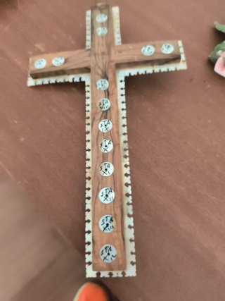 Crucifijo de madera de olivo de Belén
