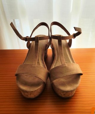 Sandalias cuña corcho beige