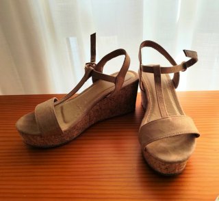 Sandalias cuña corcho beige