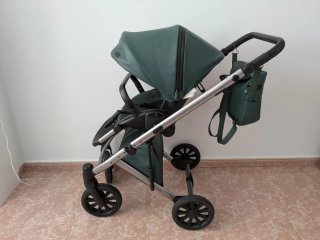 Carrito de bebé y capazo verde